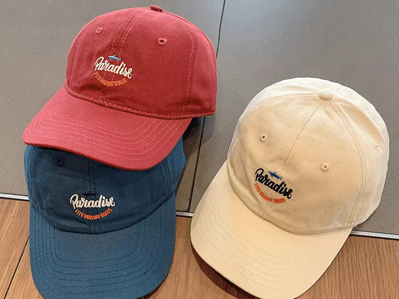 Hats Reveal Marks of Social Hierarchy